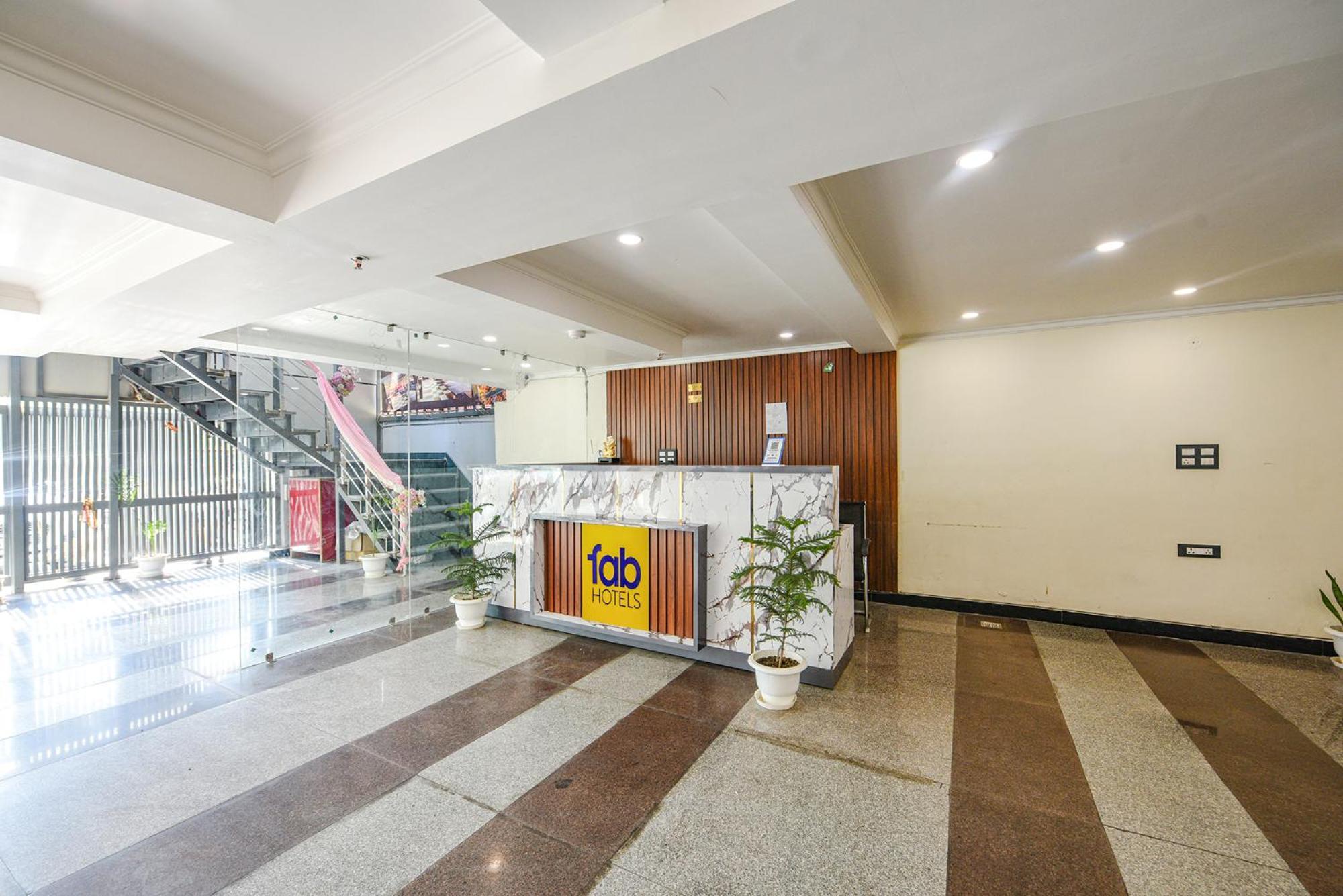 Fabhotel Prime Apple Tree Residency New Delhi Bagian luar foto